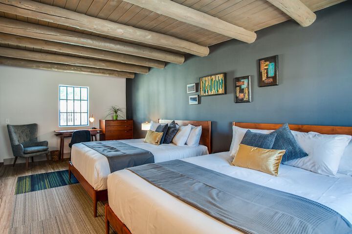 Room 4 of 25