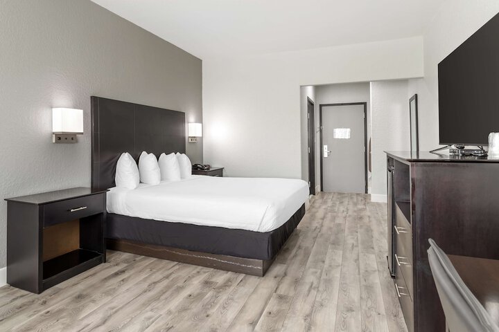 Room 10 of 29
