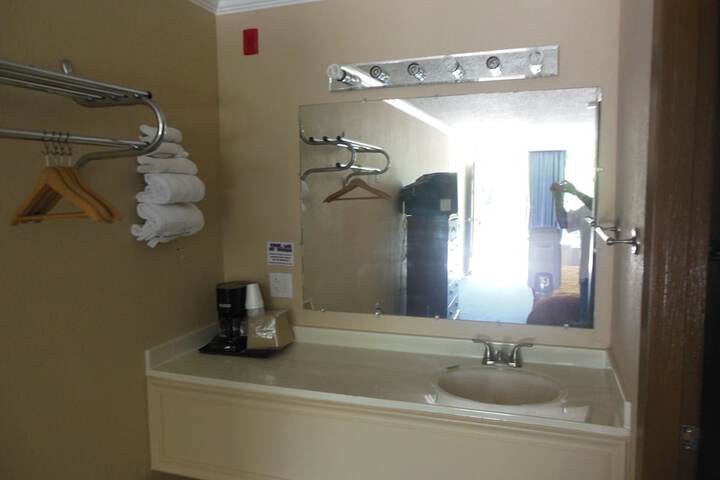 Room 14 of 28
