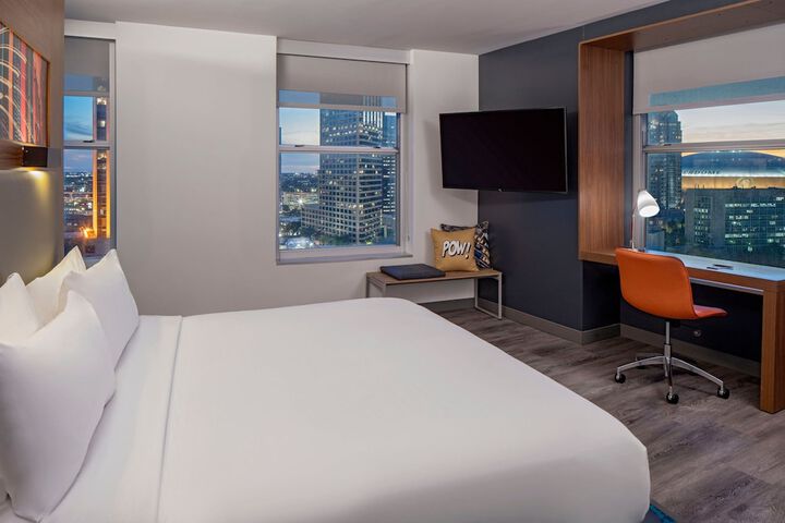 Room 32 of 65