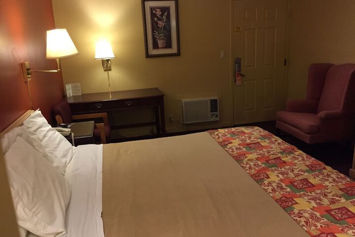 Wildwood Inn Tropical Dome & Theme Suites
