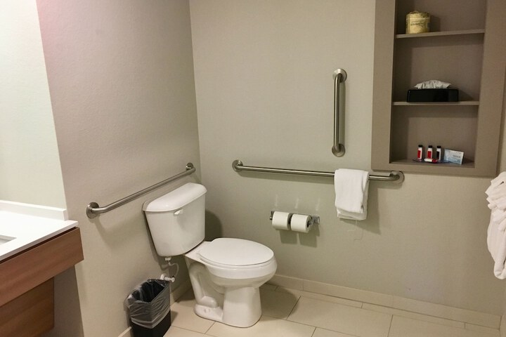 Room 38 of 61