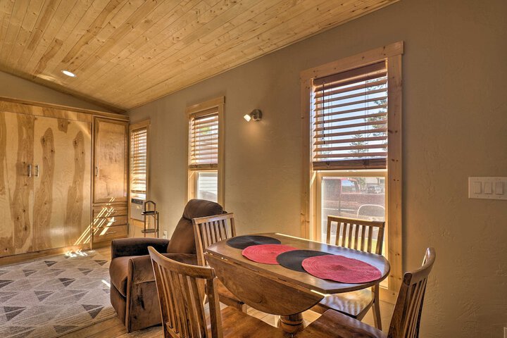 Mountain Cabin Walk to Dining / memorial Park!