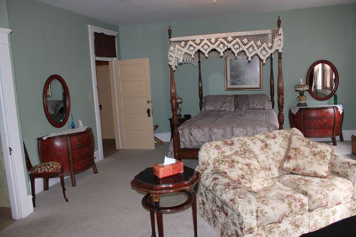 Victorian Charm Inn