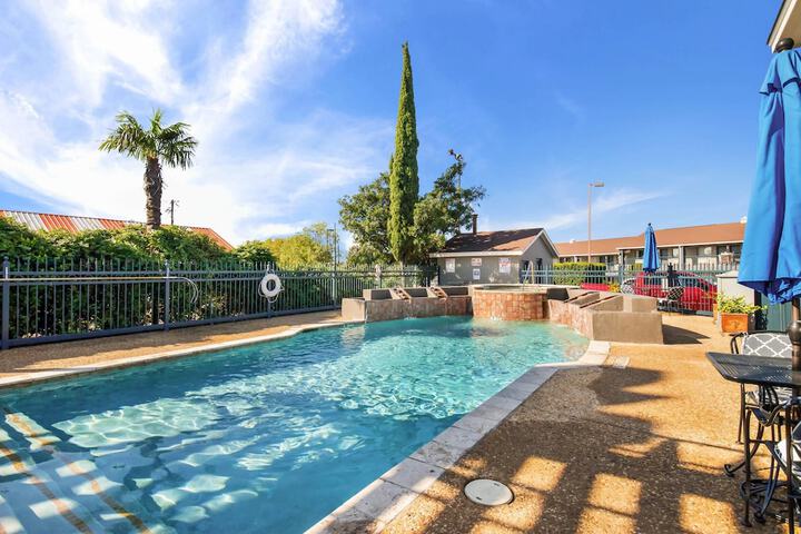 Quality Inn Near Lake Marble Falls