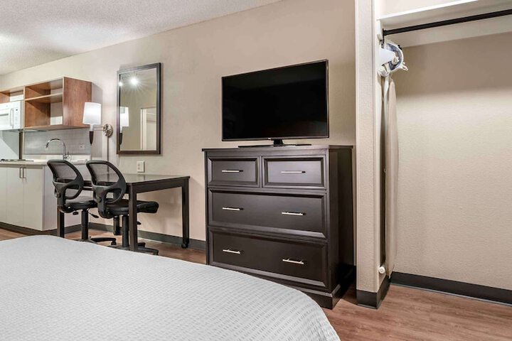 Room 28 of 35