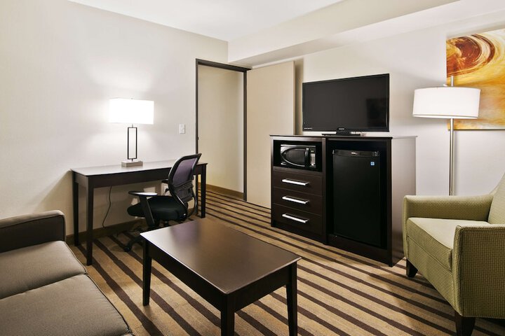 Room 13 of 27