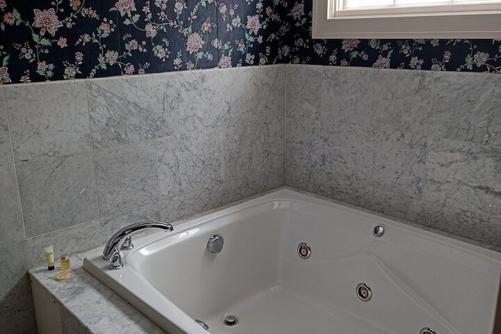 Room 52 of 86