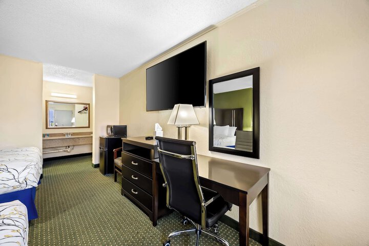 Room 25 of 34