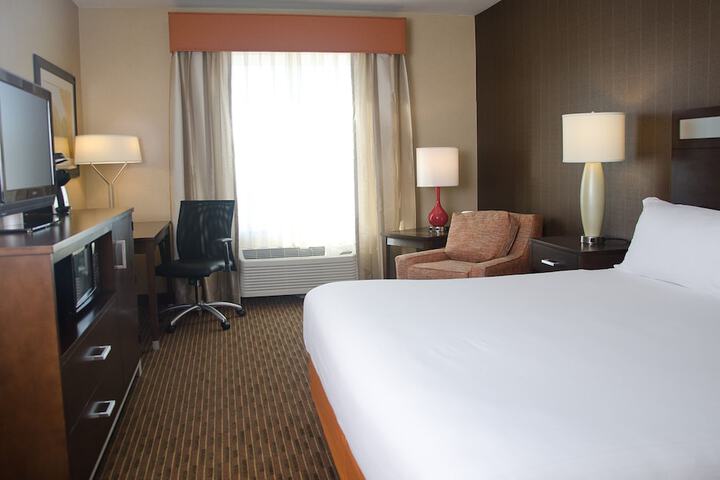 Holiday Inn Express Hotel & Suites Watertown-Thousand Island by IHG