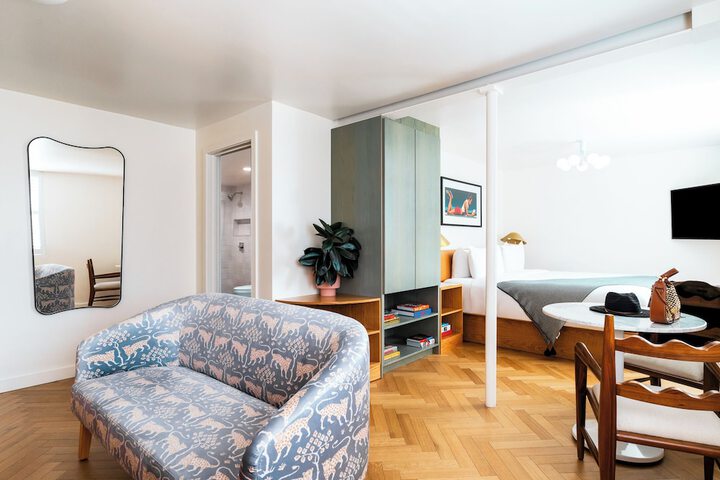 Room 21 of 48