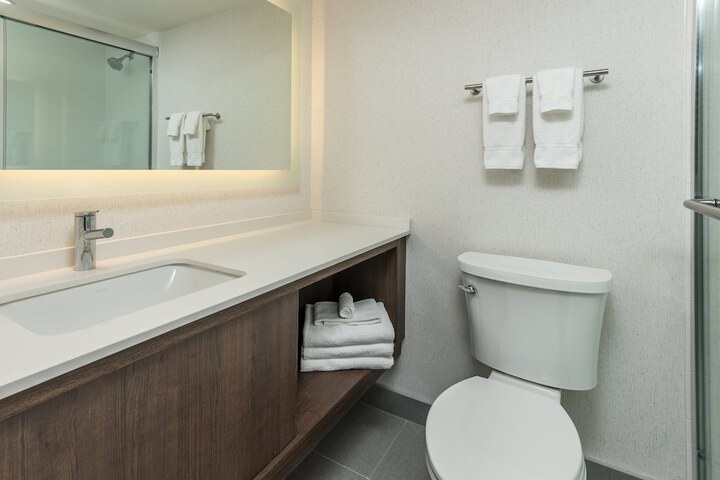 Holiday Inn Kingston Waterfront by IHG