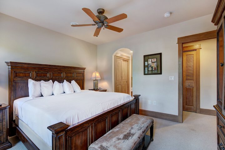 Room 43 of 178