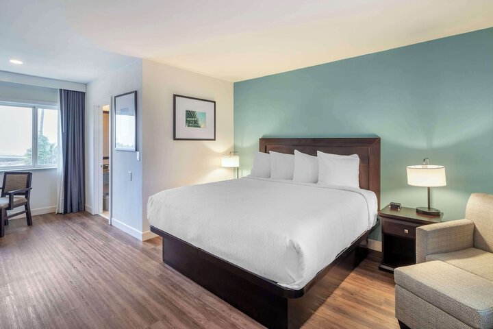Room 32 of 38