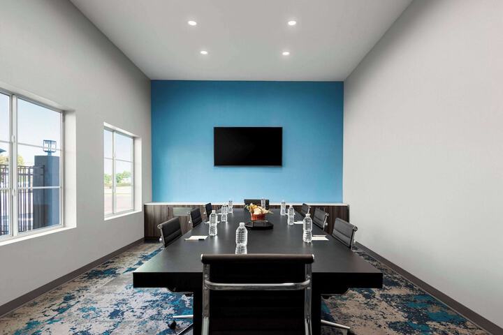 La Quinta Inn & Suites by Wyndham Gonzales LA