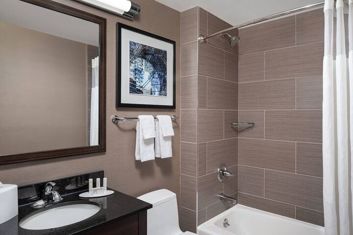 Room 25 of 42