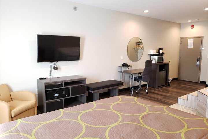 Room 10 of 33