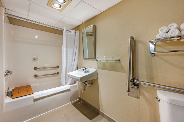 Comfort Inn & Suites East Hartford - Hartford
