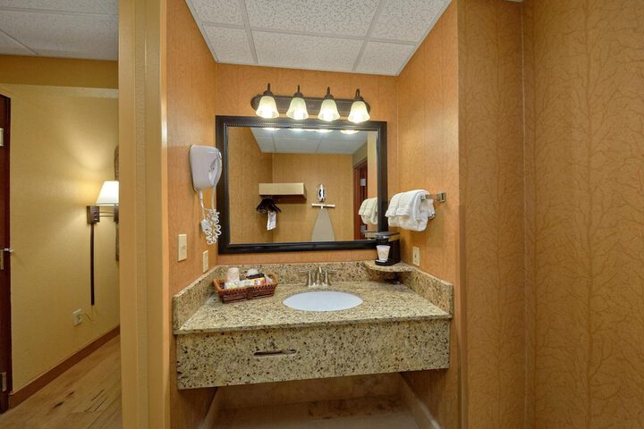 Room 16 of 32