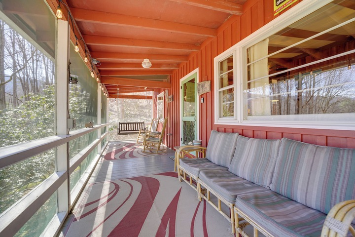 the Red Loft Candler Cottage Near Hiking Trails!