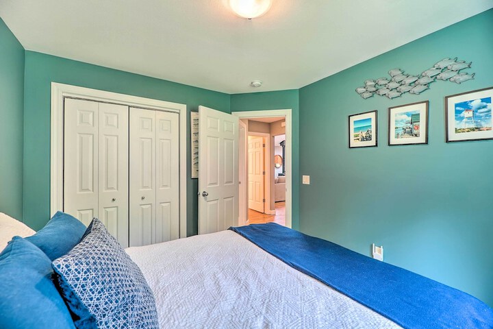 Cozy Whitehall Hideaway w / Hot Tub + Chiminea!