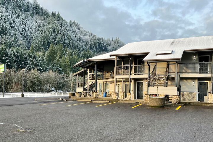 Seasons Motel