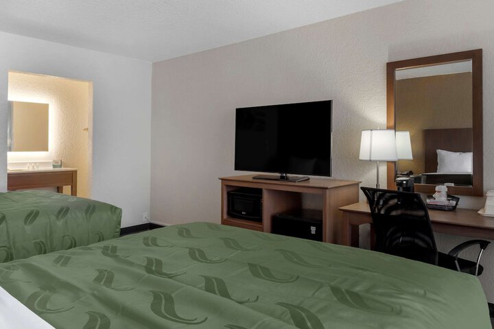 Room 32 of 38