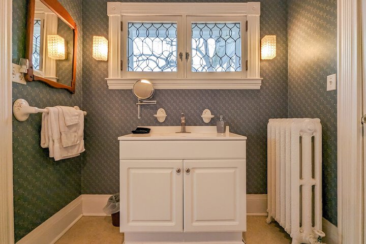 Hudson Manor Bed and Breakfast