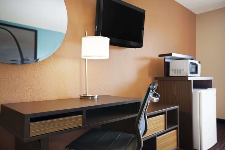 Room 8 of 12