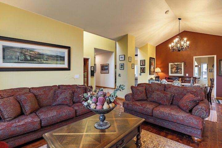 Valley of the Moon by Avantstay Tranquil Escape Large Yard w / Hot Tub & Fire Pit