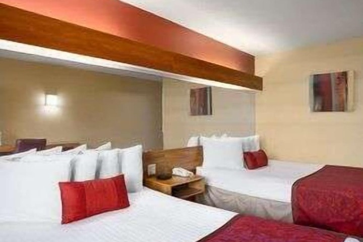 Days Inn & Suites by Wyndham Lafayette IN