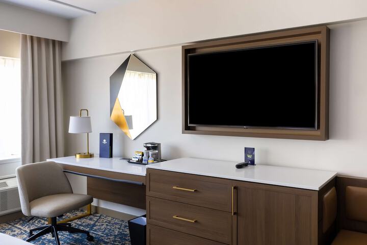 Room 52 of 105