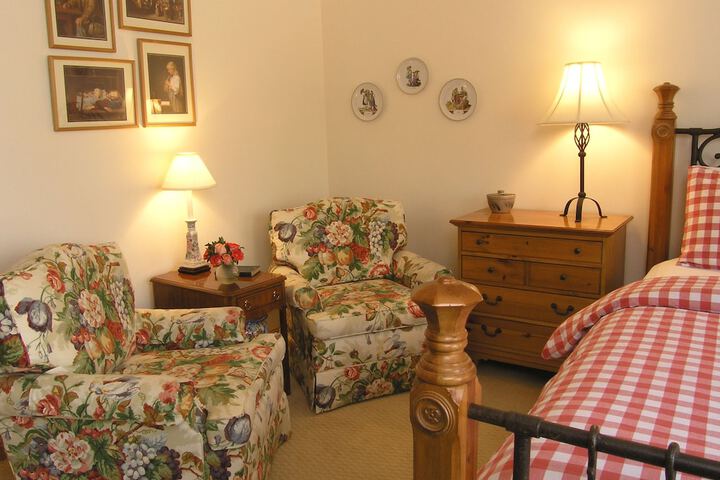 Room 11 of 18