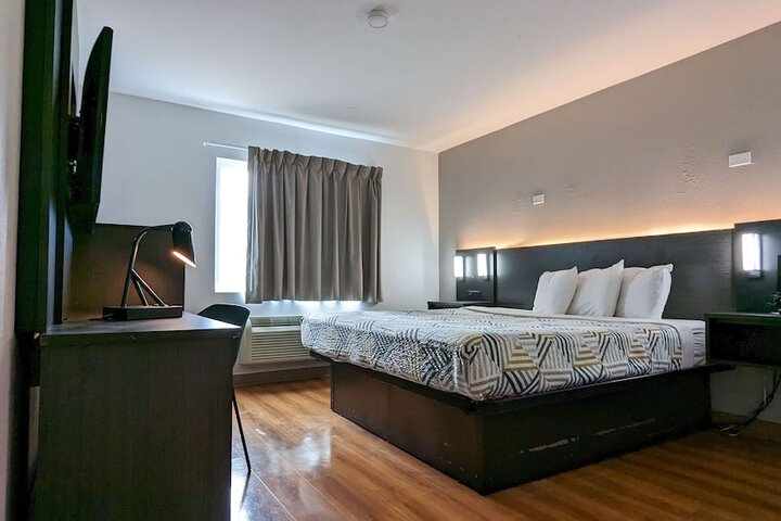 Room 21 of 27