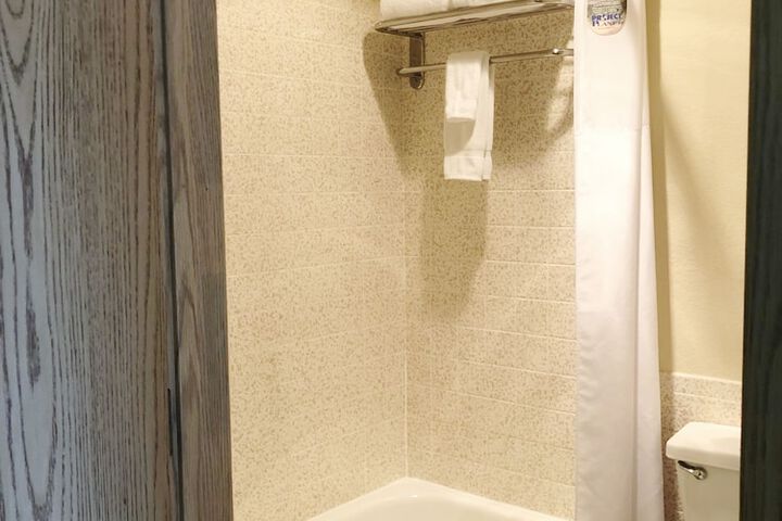 Room 12 of 33