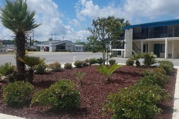Hotel Exterior 31 of 31