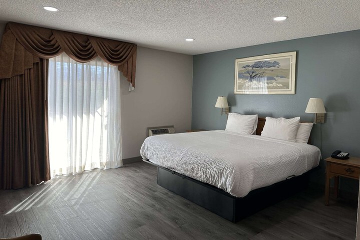 Room 6 of 9