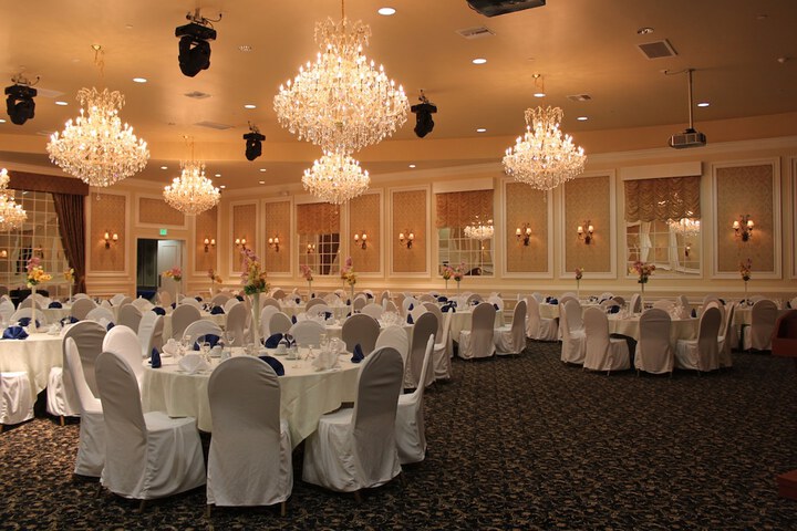 Ballroom/Hall 22 of 24