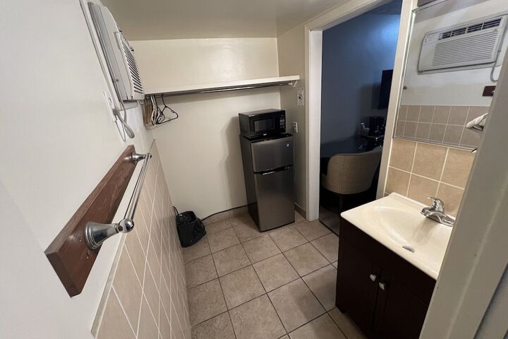 Room 8 of 43