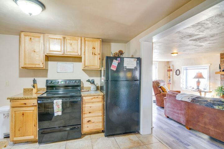 Downtown Del Norte Home Near Hiking & Fishing!