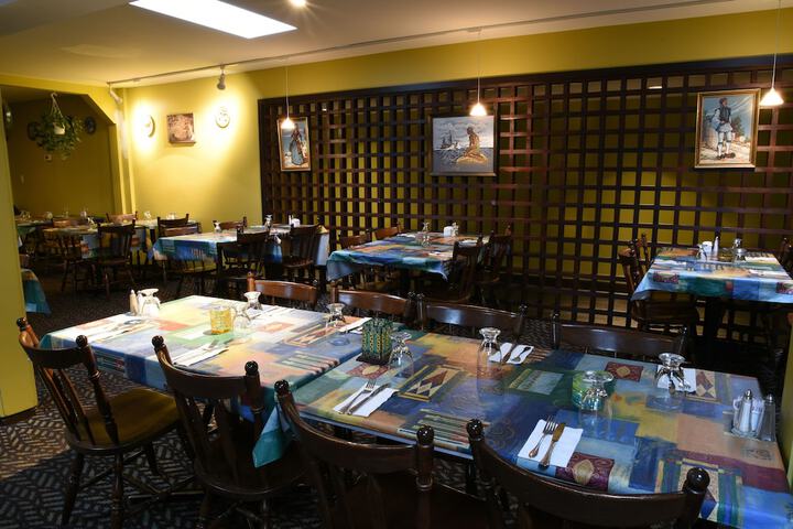Dining 42 of 48