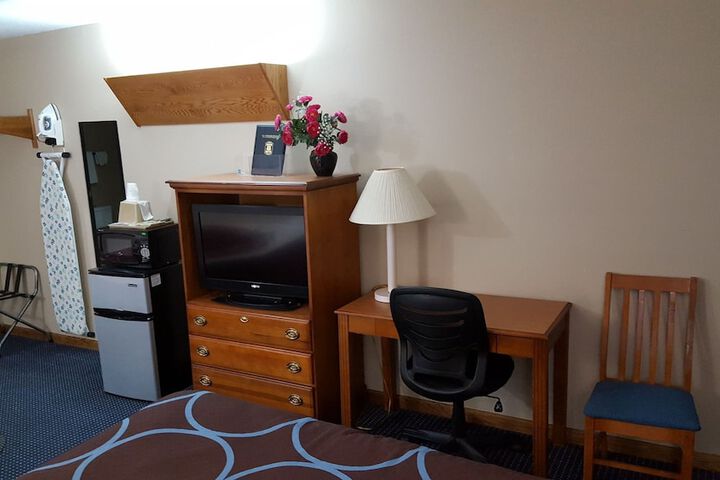 Super 8 by Wyndham OFallon MO / St. Louis Area