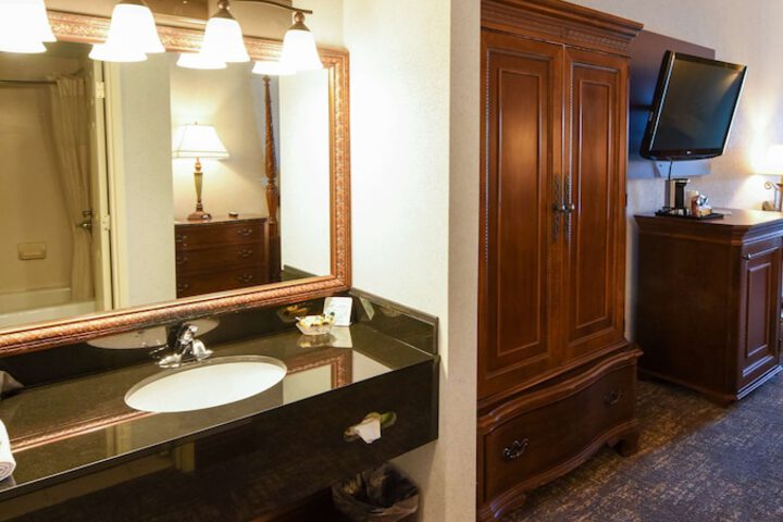 Best Western Plus Dockside Waterfront Inn