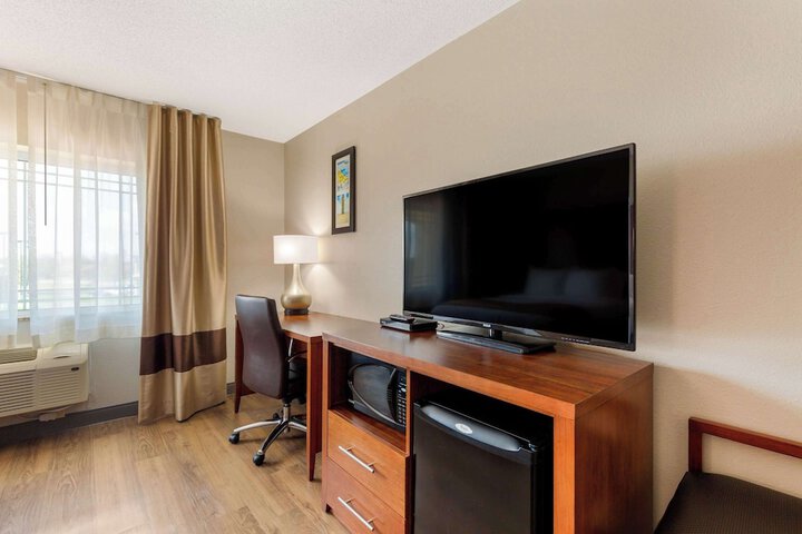 Comfort Inn & Suites Milford