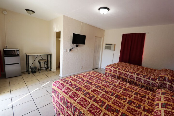 Room 13 of 38