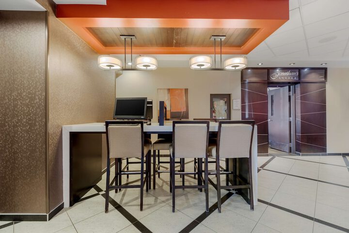 Best Western Premier Denham Inn & Suites