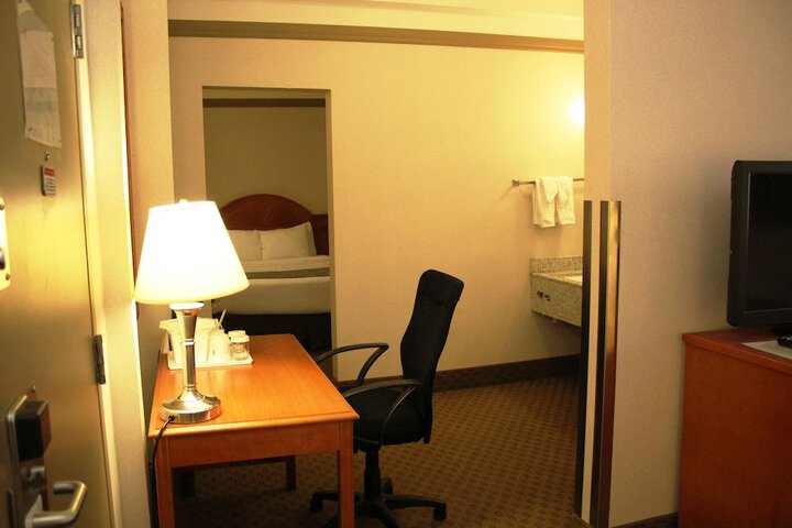 Room 25 of 61