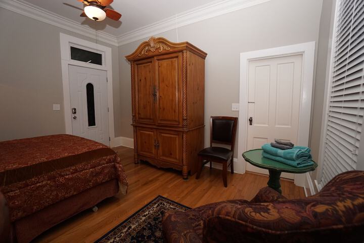 Room 10 of 73