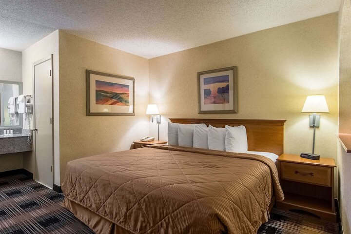 Room 18 of 27