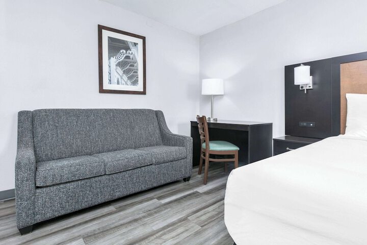 Room 27 of 44